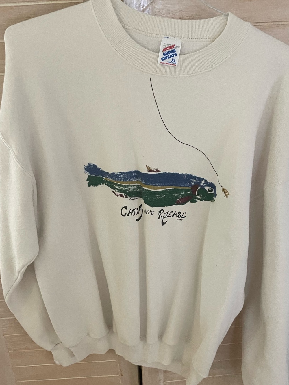 Jerzees Crewneck with Multicolor Fish Graphic XL catch & Release 100% cotton lik